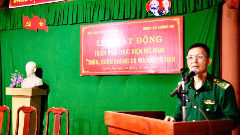 Đại diện Bộ Chỉ huy Bộ đội Biên phòng tỉnh Đắk Lắk phát biểu tại buổi lễ.