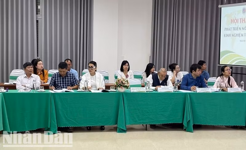 Các đại biểu dự Hội thảo.