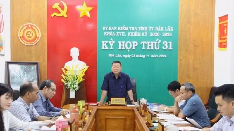 Đồng chí Lê Văn Nghĩa, Ủy viên Ban Thường vụ Tỉnh ủy, Chủ nhiệm Ủy ban Kiểm tra Tỉnh ủy Đắk Lắk chủ trì phiên họp. Ảnh: Duy Tiến