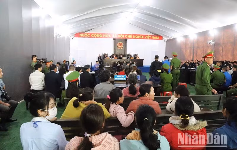 Toàn cảnh phiên tòa xét xử.