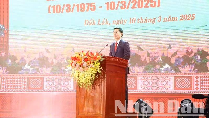 Bí thư Tỉnh ủy Đắk Lắk Nguyễn Đình Trung đọc diễn văn ôn lại truyền thống 50 năm Chiến thắng Buôn Ma Thuột, giải phóng tỉnh Đắk Lắk.