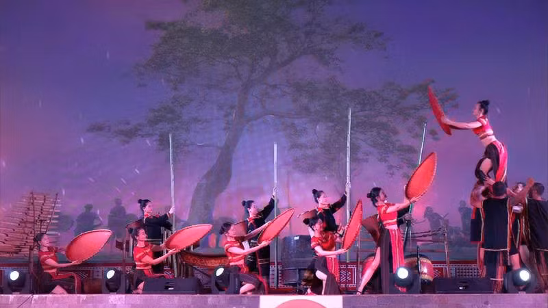 Tiết mục múa mừng mùa do Đoàn ca múa dân tộc tỉnh Đắk Lắk thể hiện.