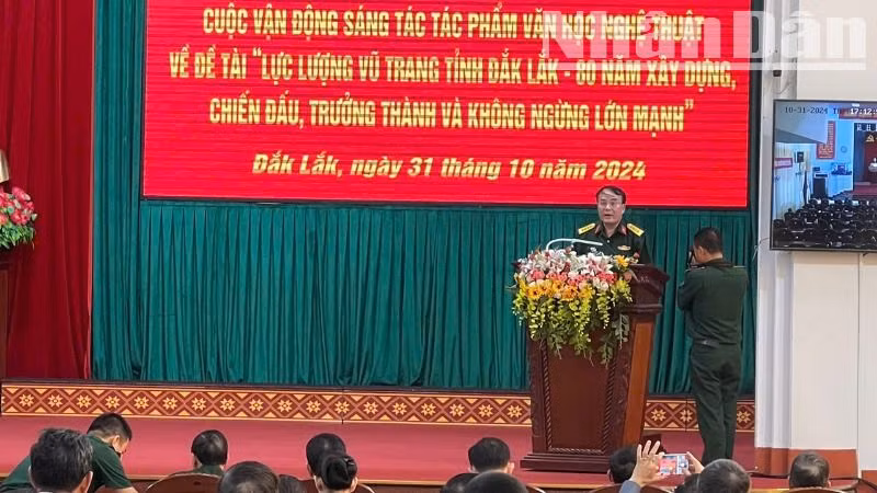 Đại tá Trần Minh Trọng, Chính ủy Bộ Chỉ huy Quân sự tỉnh Đắk Lắk phát biểu tại lễ phát động.