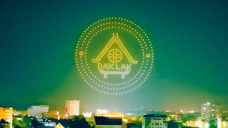 Drone xếp hình Logo tỉnh Đắk Lắk.