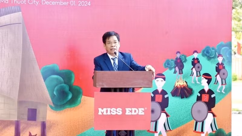 Giám đốc Sở Công Thương tỉnh Đắk Lắk Lưu Văn Khôi phát biểu tại buổi lễ.