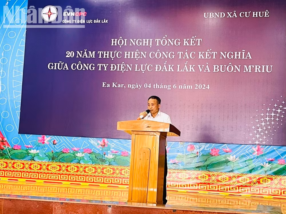 Giám đốc Công ty Điện lực Đắk Lắk Trần Văn Thuận phát biểu tại hội nghị tổng kết.