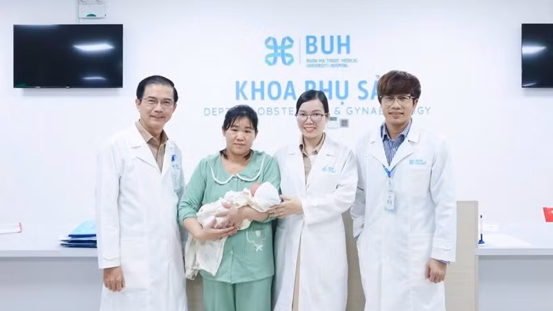 Gia đình chị N.T.T ở huyện Ea H’leo, tỉnh Đắk Lắk bị hiếm muộn được điều trị thành công tại đơn vị IVFMD Buôn Ma Thuột - Bệnh viện Đại học Y Dược Buôn Ma Thuột trong năm 2023.