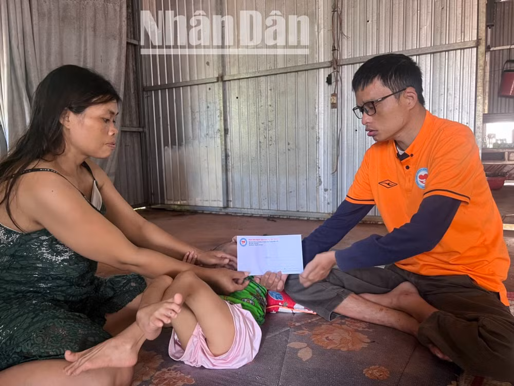 Thấu hiểu những nỗi đau của những người khuyết tật và những người thiếu may mắn trong cuộc sống, nên Nguyễn Tài Nam đã kết nối với các mạnh thường quân, các nhà hảo tâm rồi tìm đến chia sẻ, hỗ trợ, giúp họ có thêm niềm tin và nghị lực vươn lên trong cuộc sống.