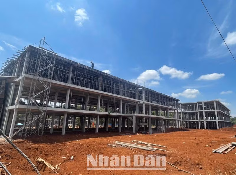 Chủ đầu tư đang đẩy nhanh tiến độ để hoàn thiện dự án nhà ở xã hội đầu tiên để bàn giao cho người lao động đưa vào sử dụng trong quý III/2024.