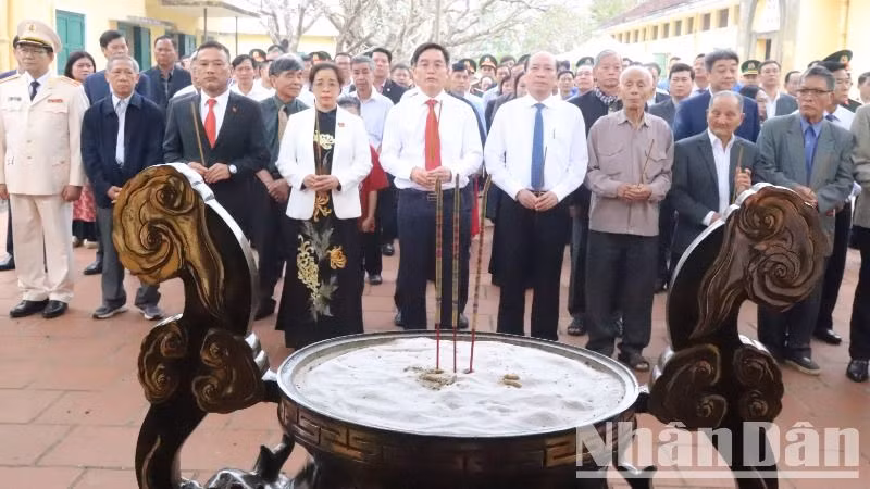 Lãnh đạo Tỉnh ủy, Hội đồng Nhân dân, Ủy ban Nhân dân, Ủy ban Mặt trận Tổ quốc Việt Nam tỉnh Đắk Lắk dâng hương tưởng niệm các chiến sỹ cách mạng đã hy sinh tại Di tích lịch sử quốc gia đặc biệt Nhà đày Buôn Ma Thuột, nhân kỷ niệm 50 năm Chiến thắng Buôn Ma Thuột (10/3/1975-10/3/2025).