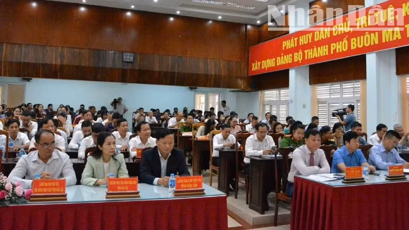 Các đại biểu dự lễ công bố Nghị quyết số 1193 ngày 28/9/2024 của Ủy ban Thường vụ Quốc hội.