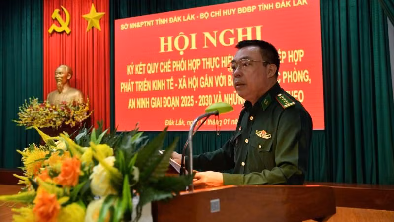 Đại tá Đào Viết Hùng, Chỉ huy trưởng Bộ đội Biên phòng tỉnh Đắk Lắk phát biểu tại hội nghị.