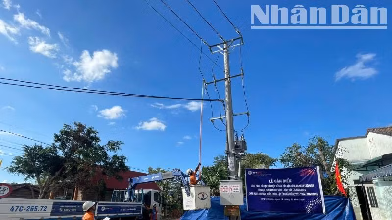 Công ty Điện lực Đắk Lắk đóng điện công trình “Cải tạo lưới điện để bảo đảm vận hành an toàn lưới điện khu vực huyện Krông Bông, tỉnh Đắk Lắk năm 2024.