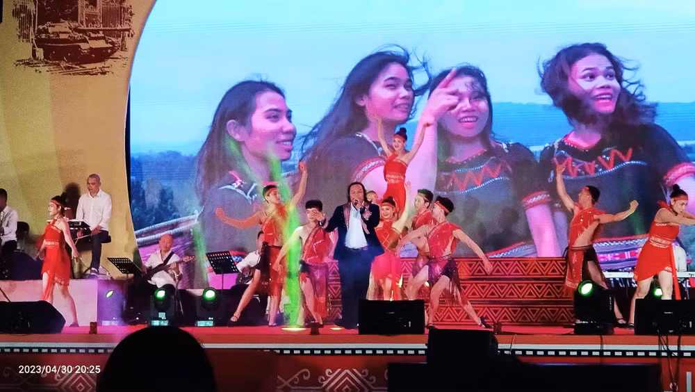 Biểu diễn nghệ thuật phục vụ du khách trong dịp nghỉ lễ Giỗ tổ Hùng Vương (10/3 âm lịch), 30/4 và 1/5 ở Đắk Lắk.