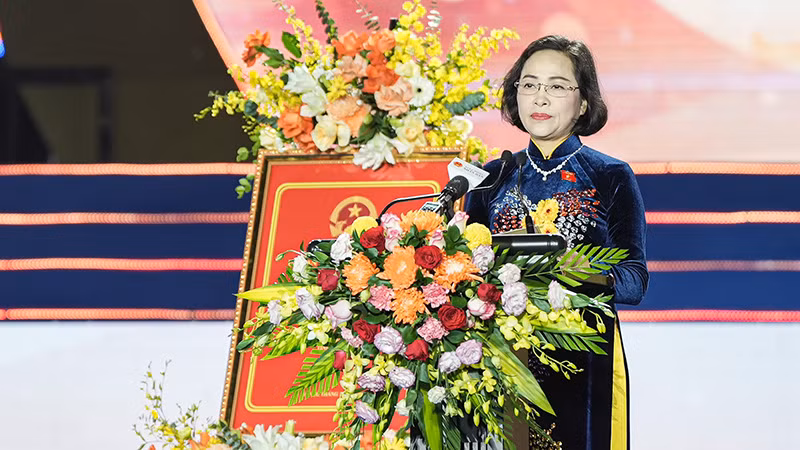 Đồng chí Nguyễn Thị Thanh, Phó Chủ tịch Quốc hội, phát biểu tại buổi lễ.