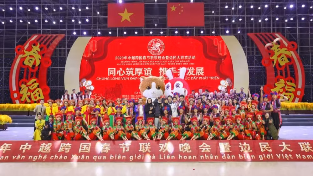 Giao lưu văn nghệ chào Xuân qua biên giới và Liên hoan nhân dân biên giới Trung Quốc-Việt Nam năm 2023. (Ảnh: qq.com)