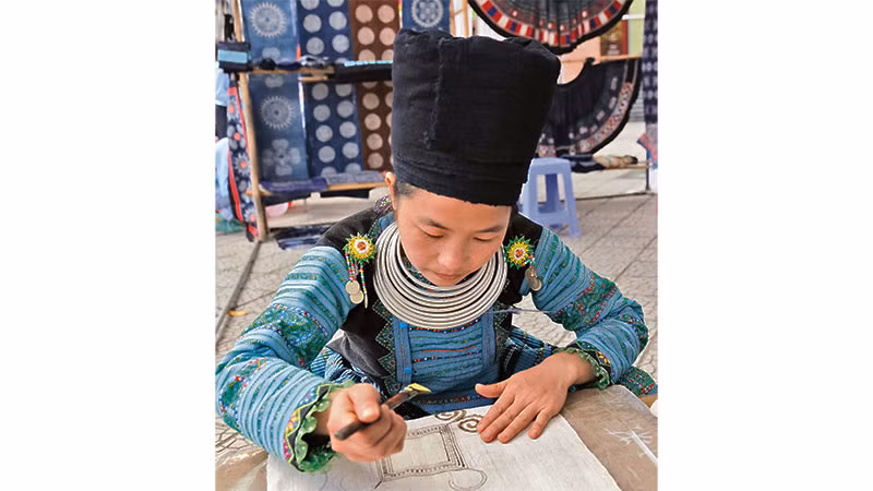 Các hoa văn tinh tế.