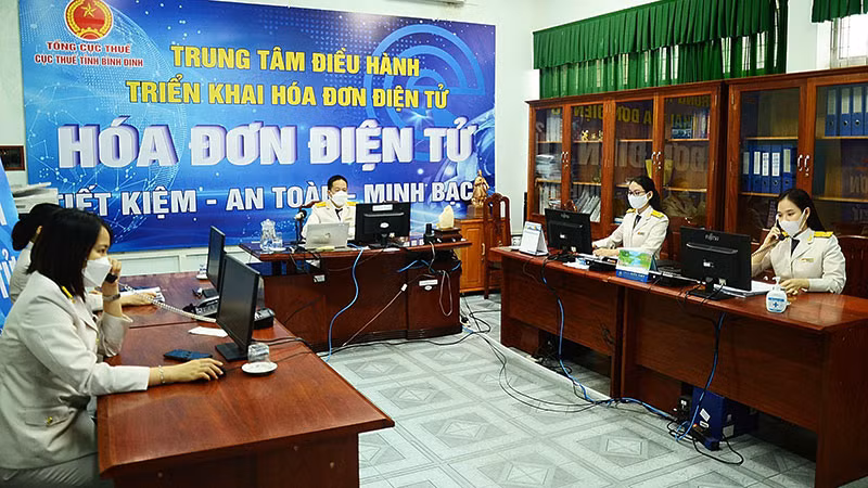 Trung tâm điều hành triển khai hóa đơn điện tử tại Tổng cục Thuế.