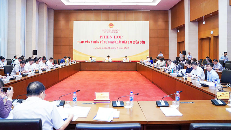 Phiên họp tham vấn ý kiến về Dự thảo Luật Đất đai (sửa đổi) của Ủy ban Kinh tế. (Ảnh: PHẠM THẮNG)