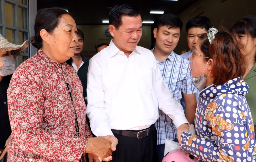 Người dân trong vùng dự án sân bay Long Thành đối thoại với Bí thư Tỉnh ủy Đồng Nai Nguyễn Hồng Lĩnh.