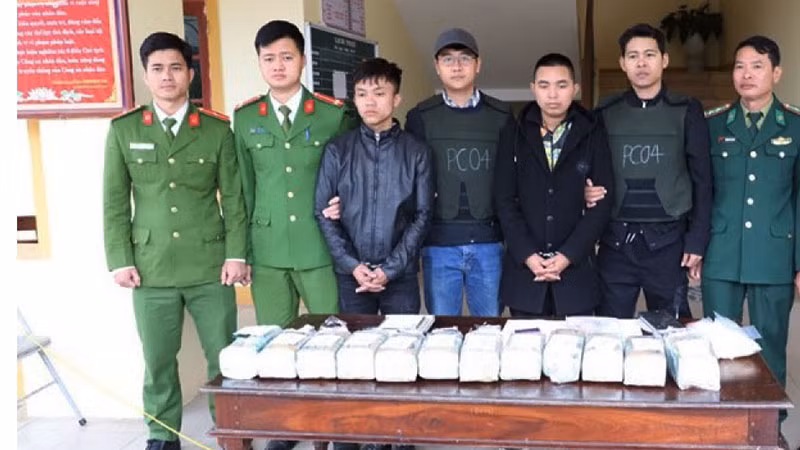 Công an Hà Tĩnh phối hợp Bộ đội Biên phòng triệt phá một đường dây vận chuyển trái phép ma túy, thu giữ lượng ma túy trị giá khoảng 6 tỷ đồng.