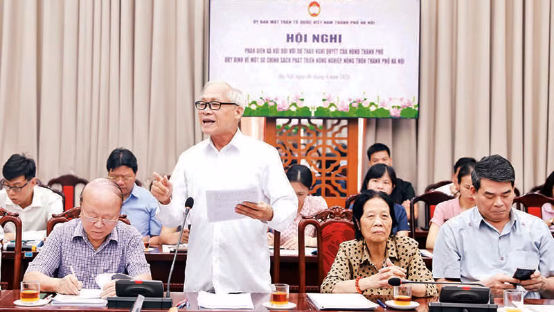 Chủ nhiệm Hội đồng tư vấn Dân chủ-Pháp luật (Ủy ban Mặt trận Tổ quốc thành phố Hà Nội) Phạm Ngọc Thảo phát biểu tại hội nghị. (Ảnh: NGUYỄN PHƯỢNG)