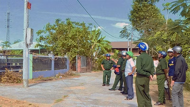 Tại các điểm giao cắt, ngã ba, ngã tư trên địa bàn phường Hòa Bình, thị xã Ayun Pa đều được lắp đặt hệ thống chiếu sáng.