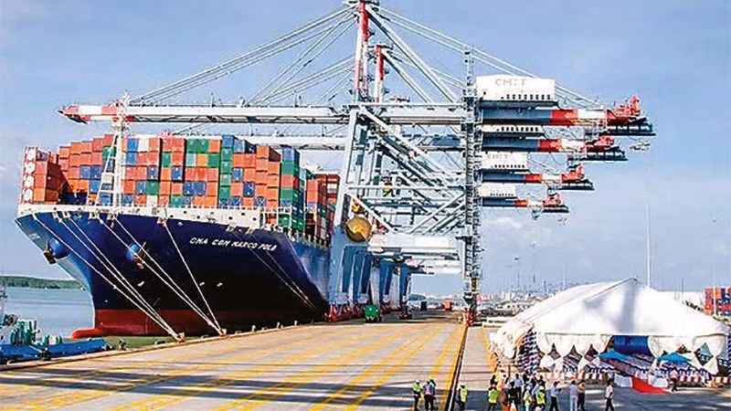 Cảng nước sâu Cái Mép-Thị Vải dài gần 20 km là cửa ngõ hướng ra biển của vùng Đông Nam Bộ và cả khu vực phía nam. 