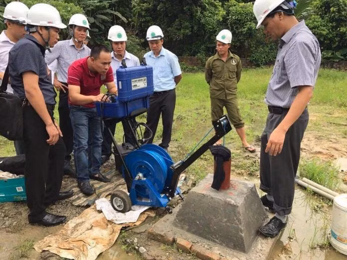 Hoạt động phân tích mẫu nước của Liên đoàn Quy hoạch và Điều tra tài nguyên nước miền bắc (Bộ Tài nguyên và Môi trường).