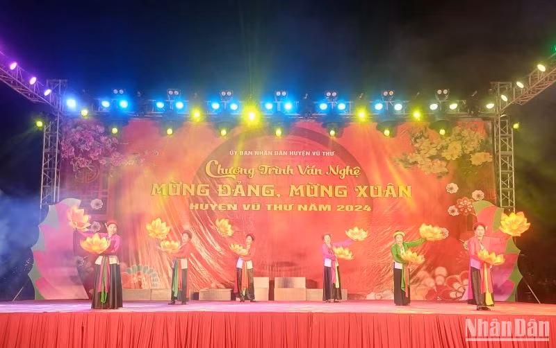 Chương trình nghệ thuật đặc sắc mang nét đặc trưng của đất và người Vũ Thư trong đêm Giao thừa.