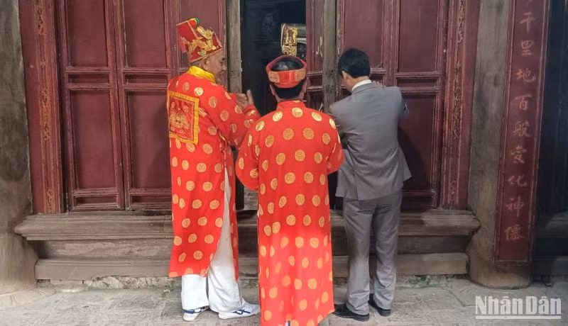 Lễ khai chỉ mở cửa đền Thánh.