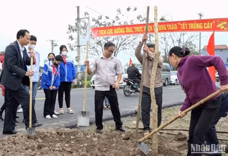 Huyện Vũ Thư (tỉnh Thái Bình) trong sáng 15/2 đã tổ chức Tết trồng cây, địa phương phấn đấu trồng hơn 200 nghìn cây xanh trong năm nay.
