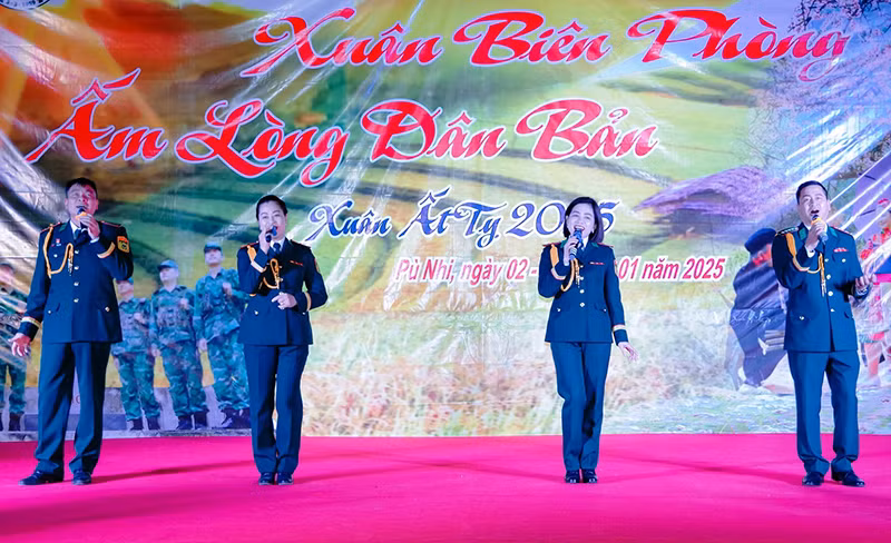 Một tiết mục văn nghệ do Bộ đội Biên phòng biểu diễn.