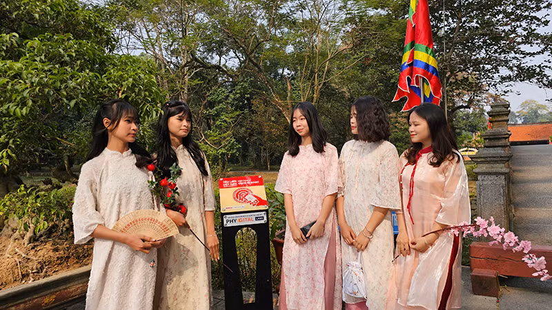 Tuổi trẻ Thanh Hóa bên trạm "Yêu lắm Việt Nam".