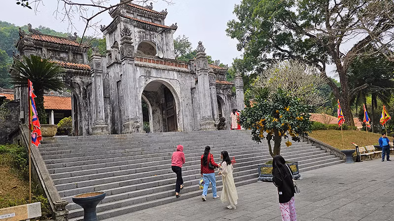 Cổng đền Bà Triệu ở xã Triệu Lộc, huyện Hậu Lộc, tỉnh Thanh Hóa.