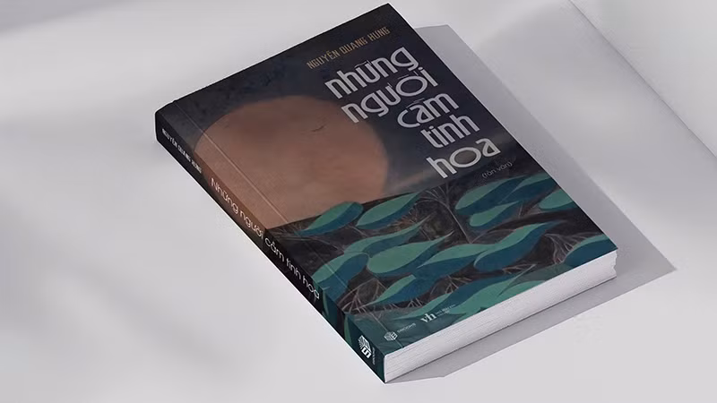 Bìa tác phẩm "Những người cầm tinh hoa" của nhà thơ, nhà báo Nguyễn Quang Hưng.