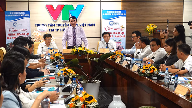 Quang cảnh buổi họp báo.