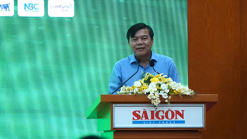 Phó Trưởng Ban Tuyên giáo Thành ủy Thành phố Hồ Chí Minh Tăng Hữu Phong phát biểu tại buổi họp báo.