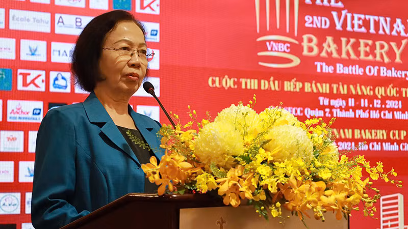 Bà Nguyễn Thị Khánh, Chủ tịch Hiệp hội Du lịch Thành phố Hồ Chí Minh phát biểu tại buổi cung cấp thông tin.