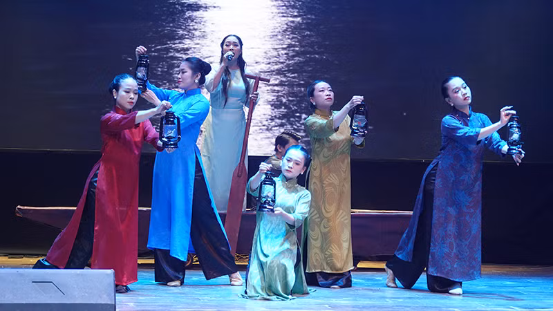 Tiết mục tham dự liên hoan của Trung tâm Văn hóa-Thể dục-Thể thao Quận Bình Tân.