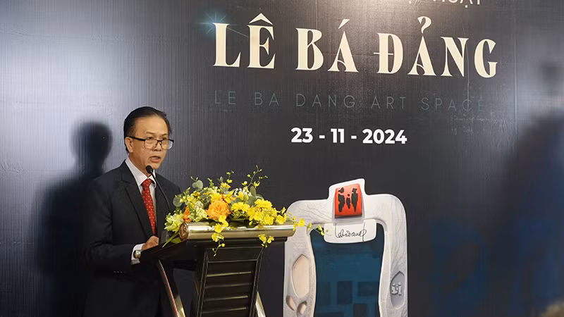 Ông Trần Thanh Bình, Giám đốc Bảo tàng Mỹ thuật Thành phố Hồ Chí Minh, phát biểu trong buổi khai mạc.