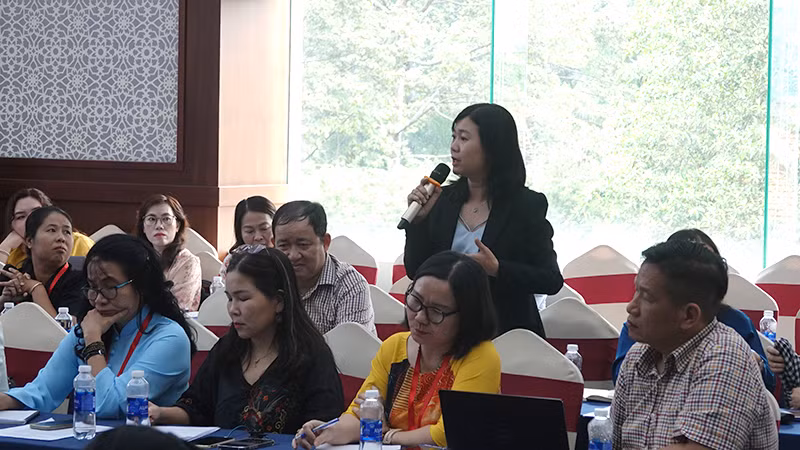 Đại biểu nêu ý kiến tại hội thảo.