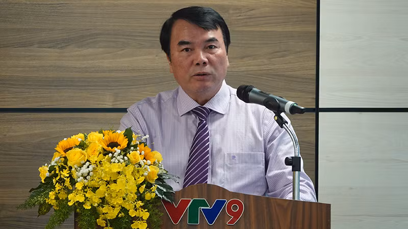 Ông Phạm S, Phó Chủ tịch Ủy ban nhân dân tỉnh Lâm Đồng, phát biểu tại buổi họp báo.