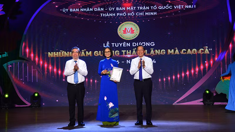 Tuyên dương cá nhân "Những tấm gương thầm lặng mà cao cả" lần thứ 6.