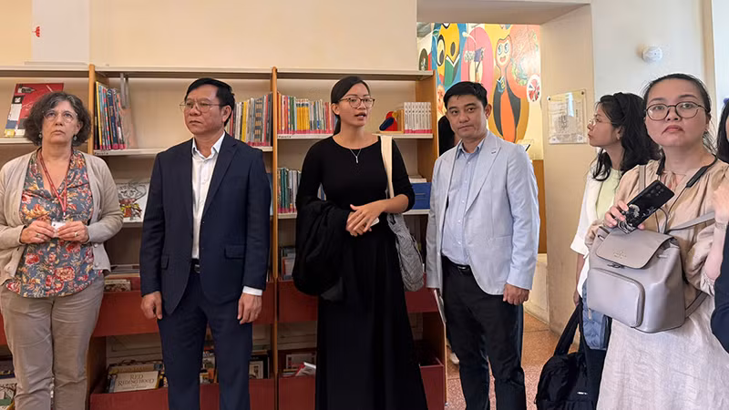 Đoàn công tác Thành phố Hồ Chí Minh đến làm việc và tham quan thư viện Salaborsa. (Ảnh Sở Thông tin và Truyền thông).