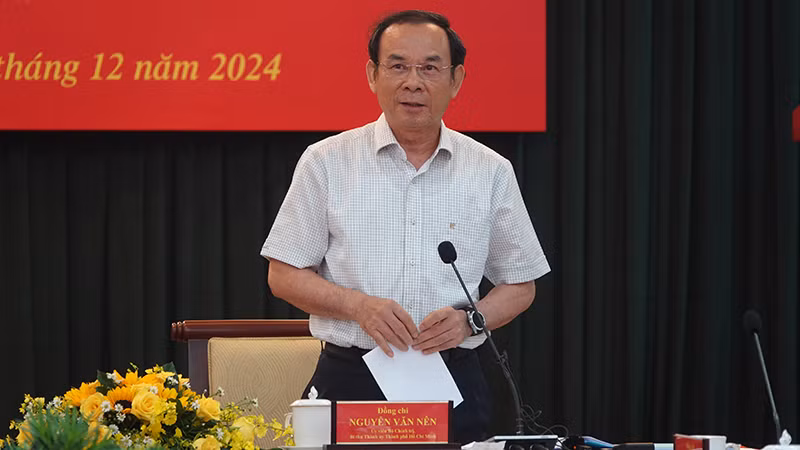 Đồng chí Nguyễn Văn Nên, Ủy viên Bộ Chính trị, Bí thư Thành ủy Thành phố Hồ Chí Minh, phát biểu tại buổi làm việc.