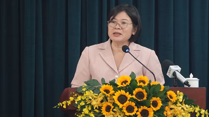 Trưởng Ban Tổ chức Thành ủy Thành phố Hồ Chí Minh Văn Thị Bạch Tuyết phát biểu tại hội nghị.
