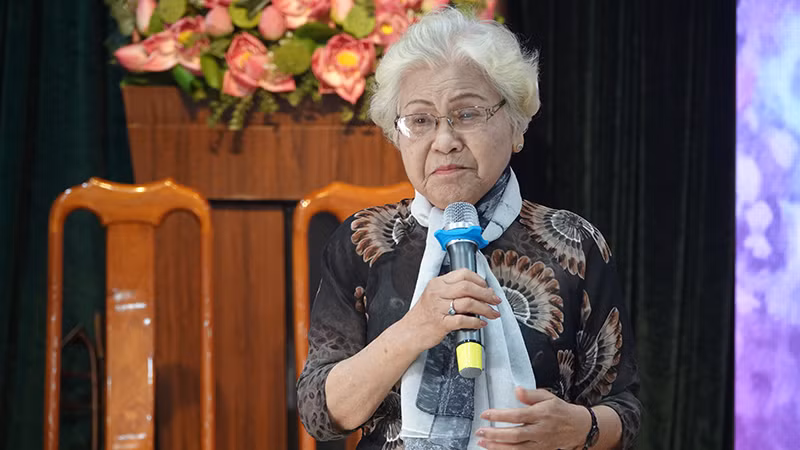 Nghệ sĩ Ưu tú Ca Lê Hồng nhắc lại những kỷ niệm khi còn tham gia Đoàn Cải lương Nam Bộ.