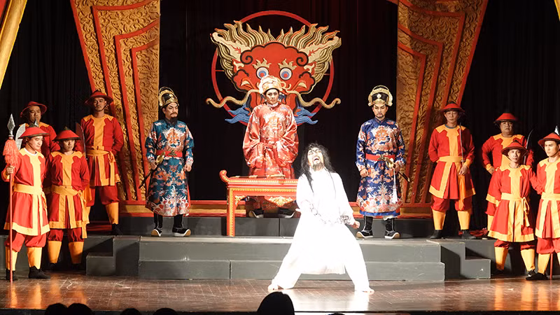 Vở Lê Văn Duyệt - Người mang chín án tử (Nhà hát kịch Idecaf) là một trong 5 vở đạt Huy chương Vàng Liên hoan Sân khấu Thành phố Hồ Chí Minh lần 1.