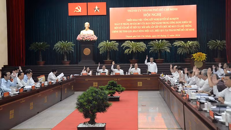 Hội nghị biểu quyết thông qua Nghị quyết Hội nghị.